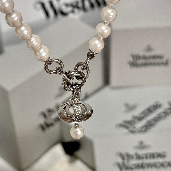 Vivienne Westwood Elegant Silver Pearl Necklace - Picture 7 of 12